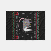 Überstimuliertes, aber festes Opossum Ugly Sweater Fleecedecke (Vorderseite (Horizontal))