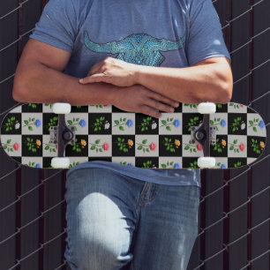 Überwachtes mehrfarbiges Blumendesign für die Rose Skateboard