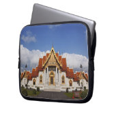 Ubosot Hall or Bot, Wat Benchamabophit, Bangkok Laptopschutzhülle (Vorderseite Links)