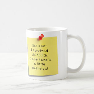 Übung der Tasse der Neujahrsentschließung durch di