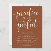 Übung macht perfekt Hochzeit Probe Dinner Einladung (Vorderseite)