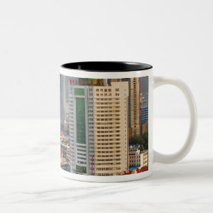 Ufergegend mit Yantai-Stadt-Skylinen, Shandong Zweifarbige Tasse