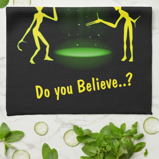 UFO Alien Entführung 👽 Glauben Sie? Geschirrtuch (Gefaltet)