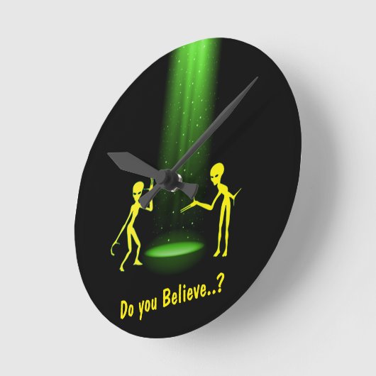UFO Alien Entführung 👽 Glauben Sie? Runde Wanduhr (Winkel)
