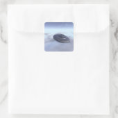 UFO auf dem Flugaufkleber Quadratischer Aufkleber (Tasche)