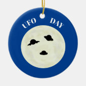 UFO Day Look Up Ornament (Vorne)