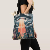 UFO-Entführungsnacht-Straßenillustration Tasche (Von Nahem)
