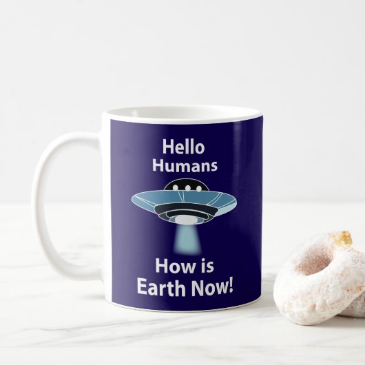 UFO Hallo Menschen Wie ist die Erde jetzt UFO Kaffeetasse (Mit Donut)