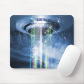 UFO schweben über der Erde, während er Menschen en Mousepad (Mit Mouse)