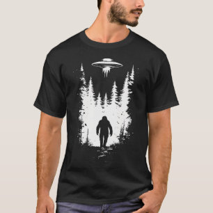 Ufo strahlt Bigfoot lustig ein T-Shirt