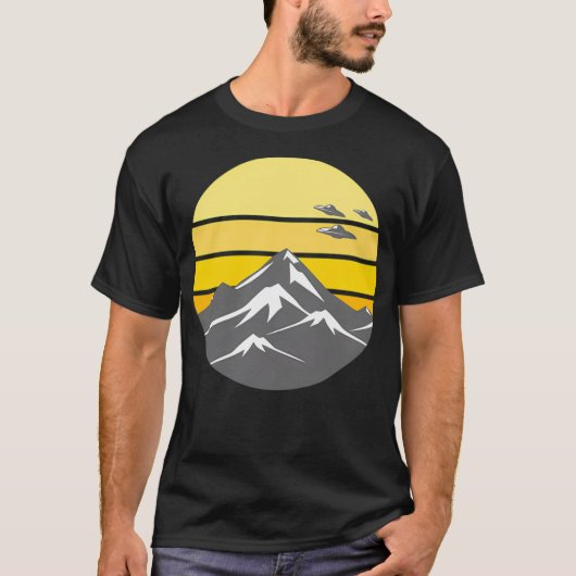Ufo über Bergen T-Shirt (Vorderseite)