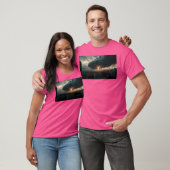 Ufo über eine Stadt T-Shirt (Unisex)