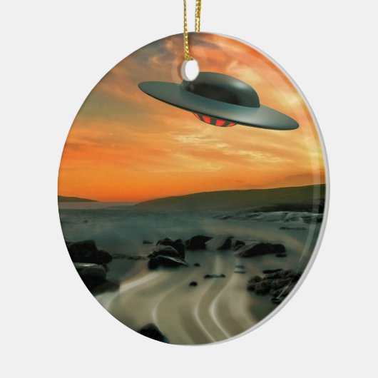 UFO über Küste Keramik Ornament (Links)