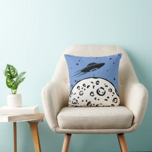UFO über Moon Cornflower Blue Throw Kissen