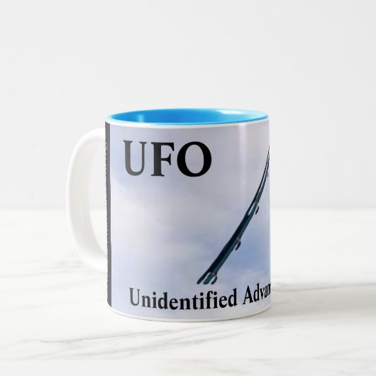 UFO ZWEIFARBIGE TASSE (Vorderseite Links)