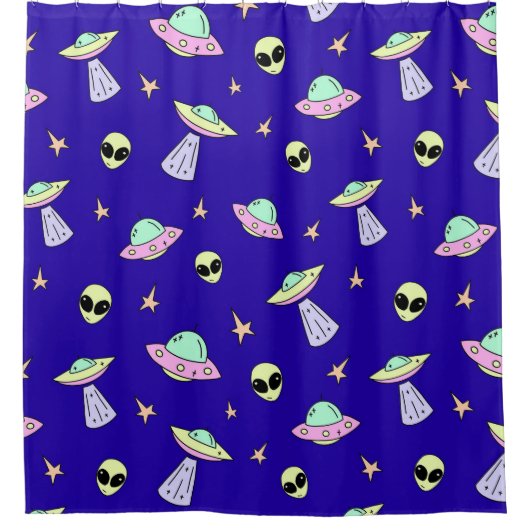 Ufos, Alien Faces und Sterne auf blauem Hintergrun Duschvorhang (Vorderseite)