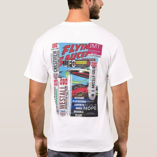 UFOS GEHEN AUF SCHIFFE. Basic Dunkles T-Shirt (Rückseite)