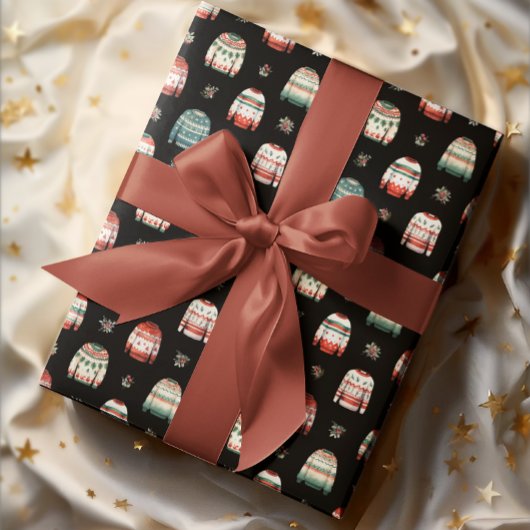 Ugly Christmas Sweater | Holly and Berries Pattern Geschenkpapier