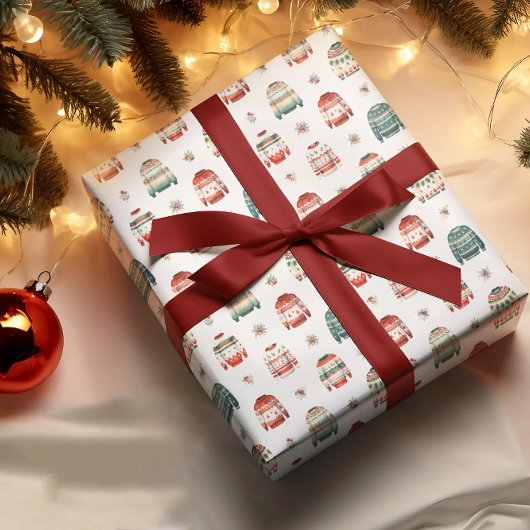 Ugly Christmas Sweater | Holly and Berries Pattern Geschenkpapier