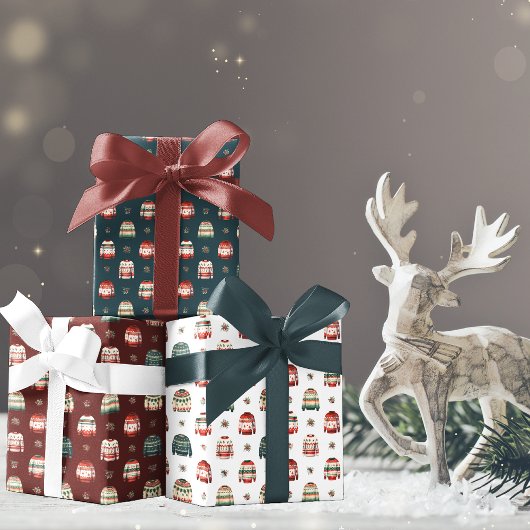 Ugly Christmas Sweater | Holly and Berries Pattern Geschenkpapier Set