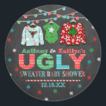 Ugly Sweater Christmas Baby Dusche Runder Aufkleber<br><div class="desc">Feiern Sie stilvoll mit diesen trendigen Babyduschklebern. Das Design ist leicht mit Ihrer eigenen Formulierung zu personalisieren und Ihre Familie und Freunde werden begeistert sein,  wenn sie diese fabelhaften Aufkleber sehen.</div>