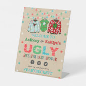 Ugly Sweater Christmas Baby Dusche Willkommen Sockelschild (Vorderseite)