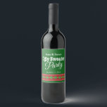 Ugly Sweater Christmas Party, Personalisiert Weinetikett<br><div class="desc">Dieses Ugly Sweater Weihnachtsweinetikett zeichnet sich durch einen dunkelgrünen Hintergrund aus,  der durch ein nordisches Strick-Design wie ein hässlicher Weihnachtspulli geprägt ist. Mit dem anpassbaren Text können Sie Ihren Namen und das Party hinzufügen.</div>
