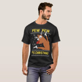 Ugly Sweater Crazy Reindeer  Pew Pew Its Christmas T-Shirt (Vorne ganz)