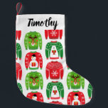 Ugly Xmas Sweaters Polar Bear Snowman Rudolf Red Kleiner Weihnachtsstrumpf<br><div class="desc">Fügen Sie etwas Ugly zu Ihrem Weihnachtsfest in diesem Jahr mit diesem Strumpf. Schaffen Sie ein schönes Weihnachtsgeschenk für alle, die Sie Liebe. Dieses Design zeichnet sich durch ein bezauberndes, hässliches Weihnachtspullover mit Eisbären, Rudolf dem Rotnasen-Rentier und lustigen Schneemännern in Rot, Grün und Weiß aus. Es gibt koordinierte Geschenktaschen, Packpapier,...</div>