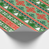 Ugor Christmas Sweater Green and Red Pattern Geschenkpapier (Ecke)