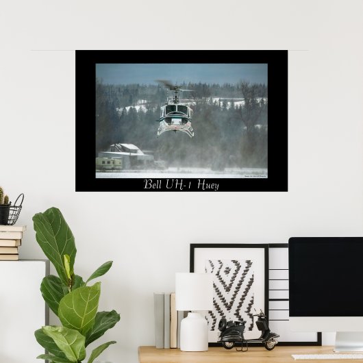 UH-1 Huey Hovering Poster (Heimbüro)