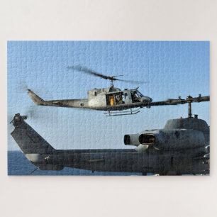 UH-1N Huey nähert sich der USS Comstock Puzzle