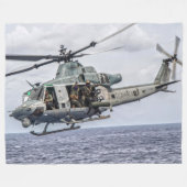 UH-1Y VENOM FLEECEDECKE (Vorderseite (Horizontal))