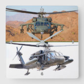 UH-60M SCHWARZHAWK QUADRATISCHE WANDUHR (Vorderseite)