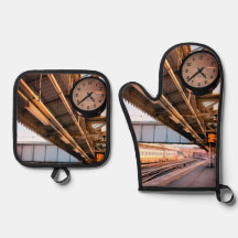 Uhr am Bahnhof
