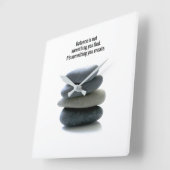 Uhr an der Wand des Balanceplatzes (Winkel)