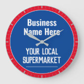 Uhr der lokalen Supermarktmauer (Vorderseite)