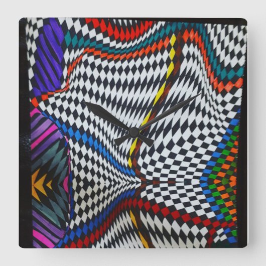 Uhr der optischen Illusionswand (Vorderseite)