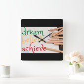 Uhr der quadratischen Mauer "DREAM, GLAUBEN..." (Zuhause)
