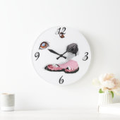 Uhr der weißen Hundehalterung (Zuhause)