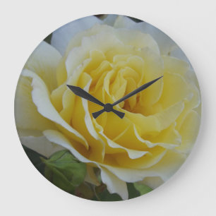 Uhr der weißen und gelben Rosen