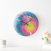 Uhr für das Design der Wand in der Diskothek (Zuhause)