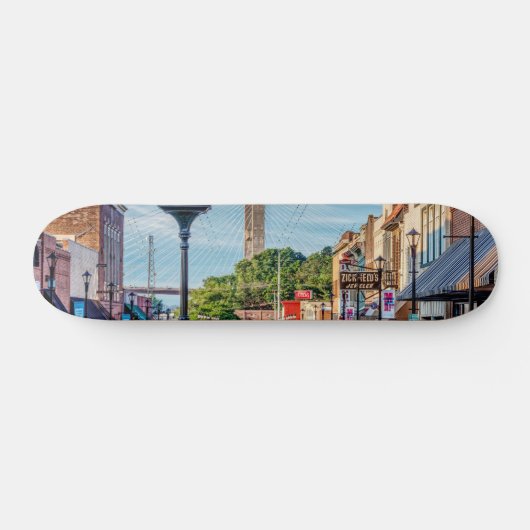 Uhr im Stadtzentrum Cape Girardeau Skateboard (Horizontal)