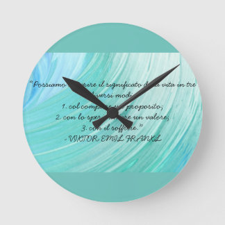 Uhr mit italienischem Sprichwort