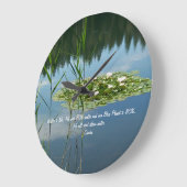 Uhr mit See und weißen Blume (Winkel)