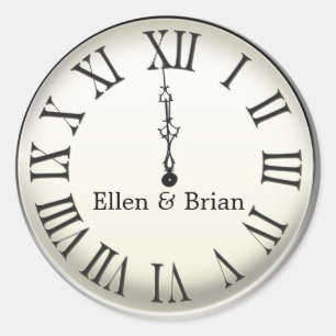 Uhr schlägt Mitternacht in Silvester Runder Aufkleber