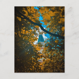 Uhren Turm durch Herbstlaub Postkarte