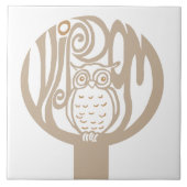 Uhu der Weisheit in einem Baum Fliese (Vorderseite)