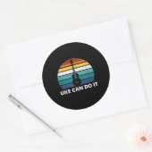 Uke kann es machen lustige Ukulele Player Gitarren Runder Aufkleber (Umschlag)