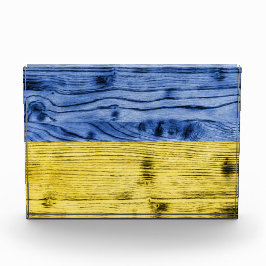 Ukraine-Fahne gelbe Holzstruktur Fotoblock